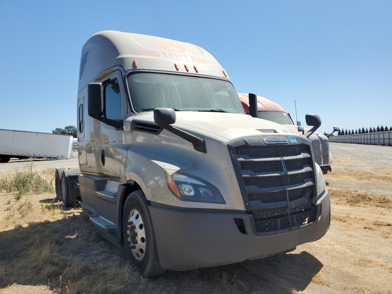 2020 Freightliner Cascadia 1