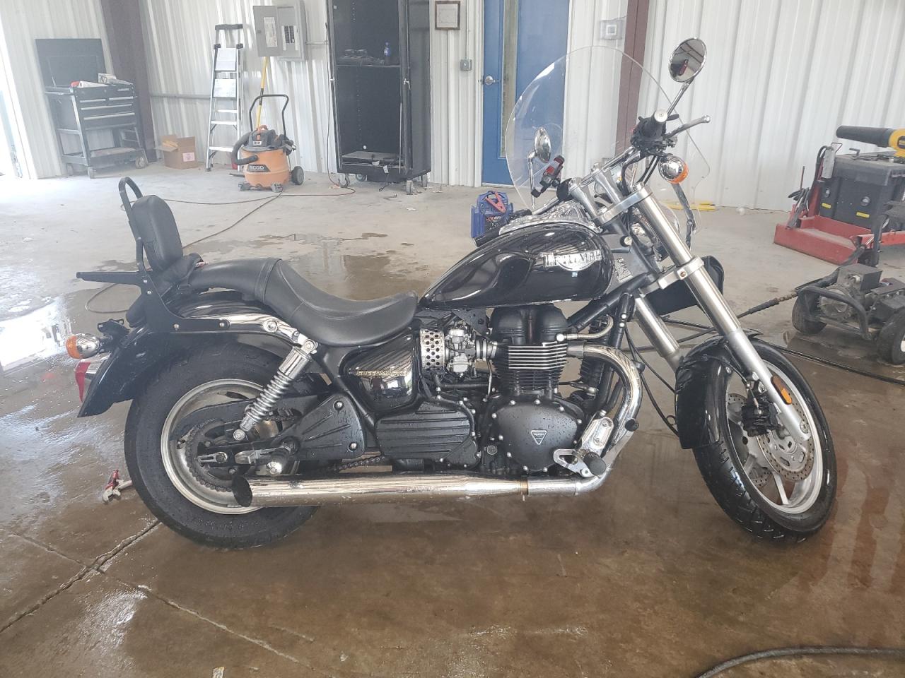 Triumph motorcycle Speed mast