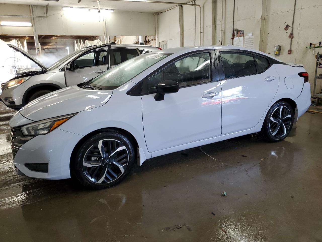2024 Nissan Versa sr SR