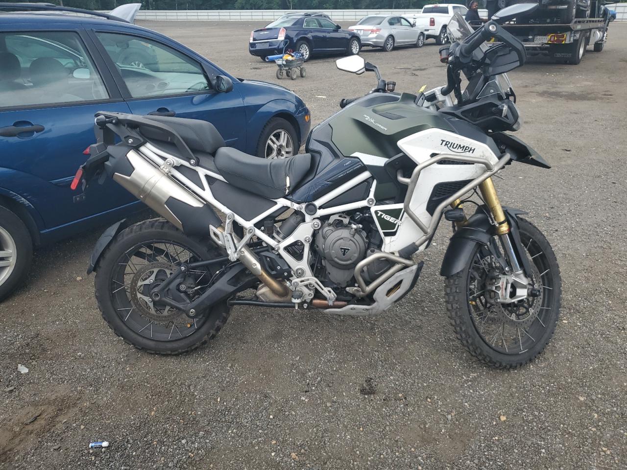 Triumph motorcycle Tiger 1200 rally explorer