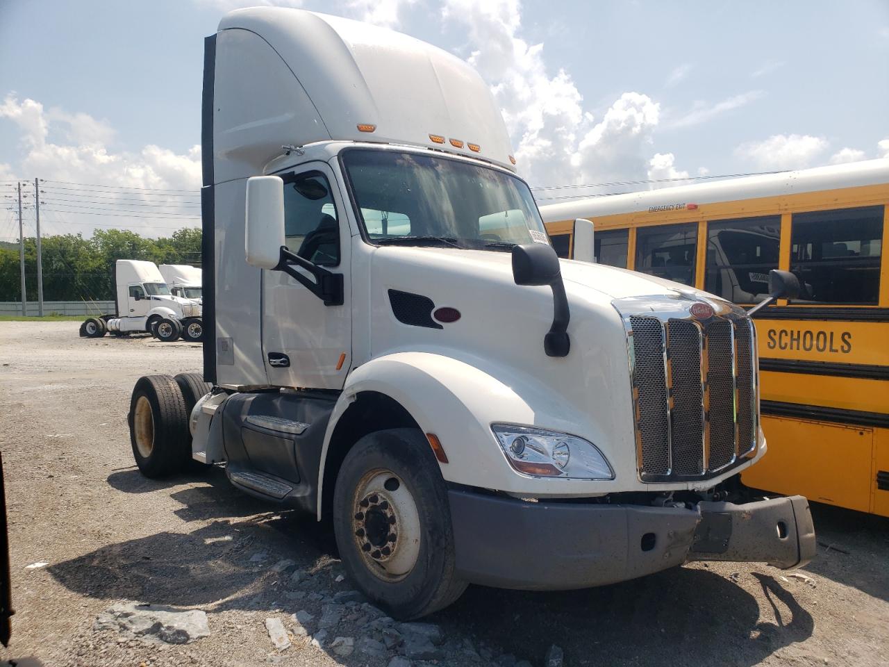 2017 Peterbilt tractor 579