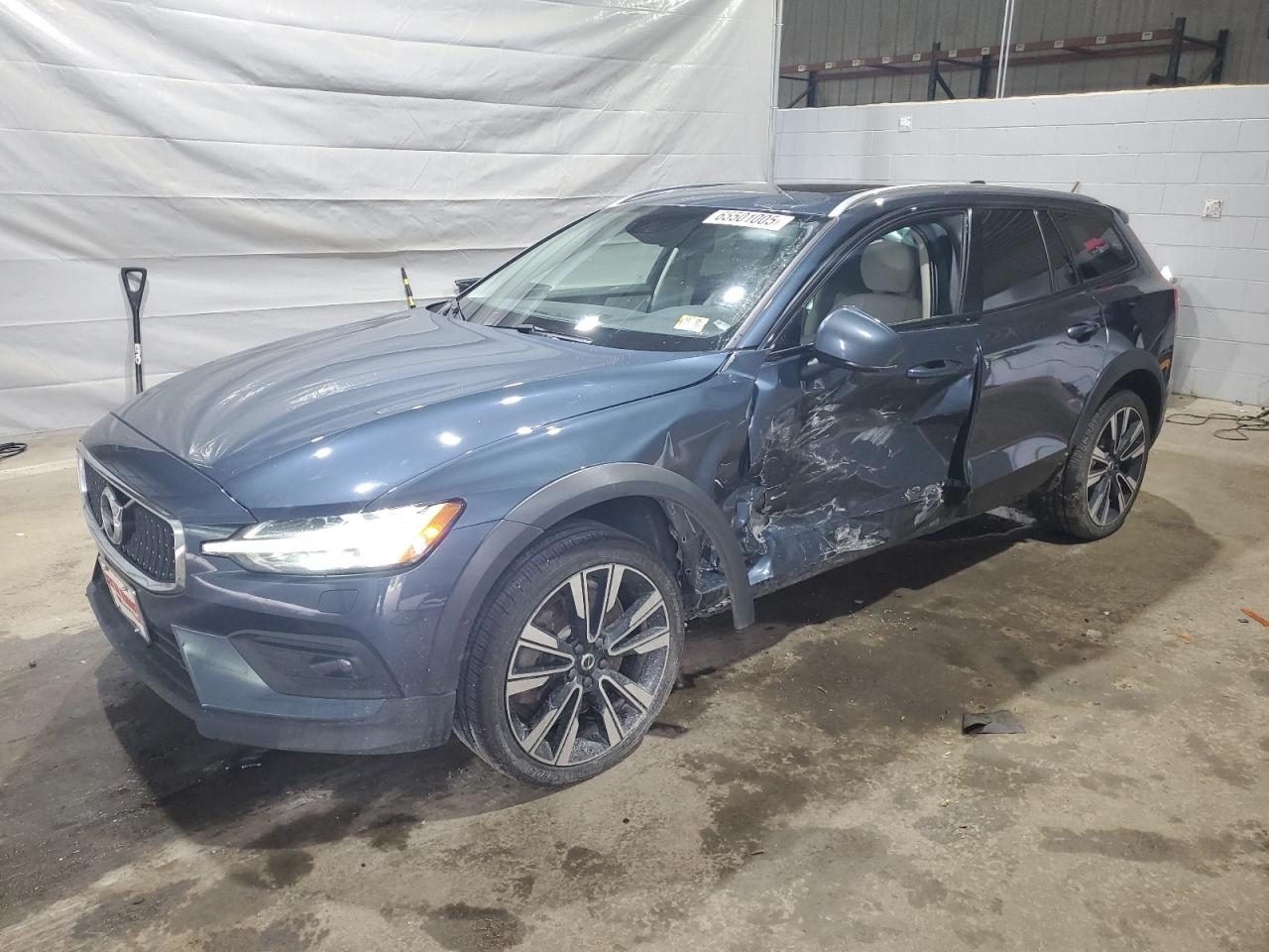 2022 Volvo V60 cross