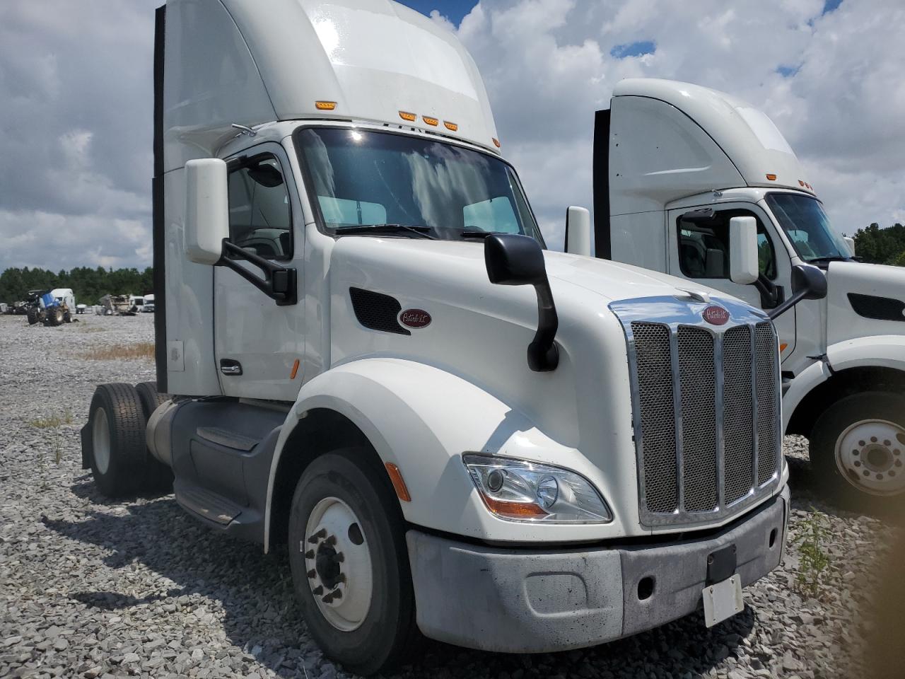2016 Peterbilt tractor 579