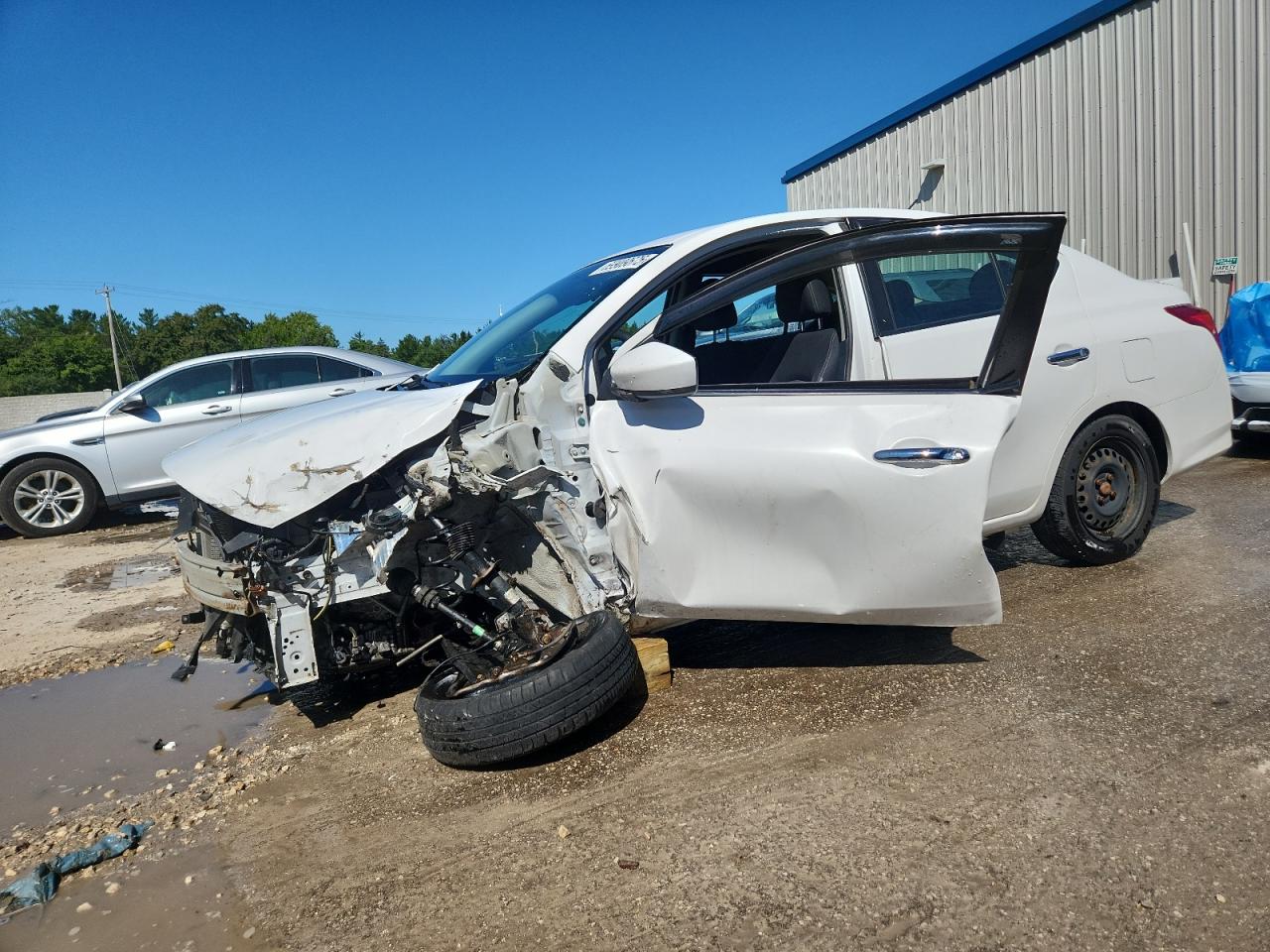 2019 Nissan Versa s S