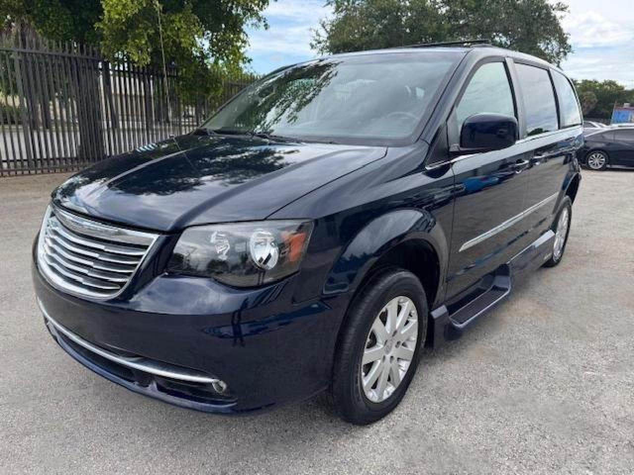 2014 Chrysler Town & country touring TOURING