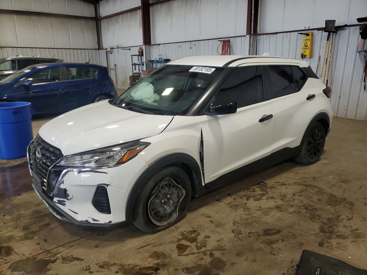 2022 Nissan Kicks s S