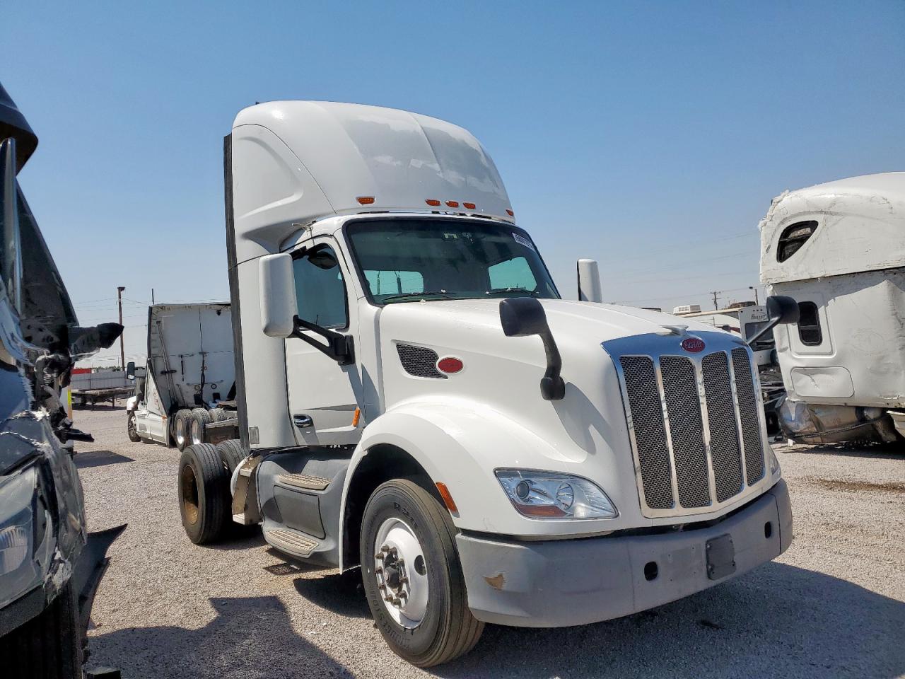 2017 Peterbilt tractor 579