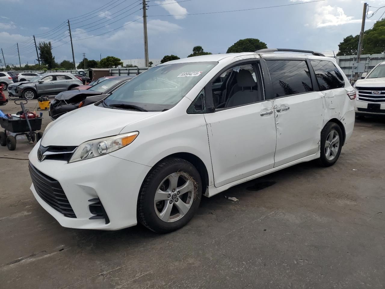 2019 Toyota Sienna le LE