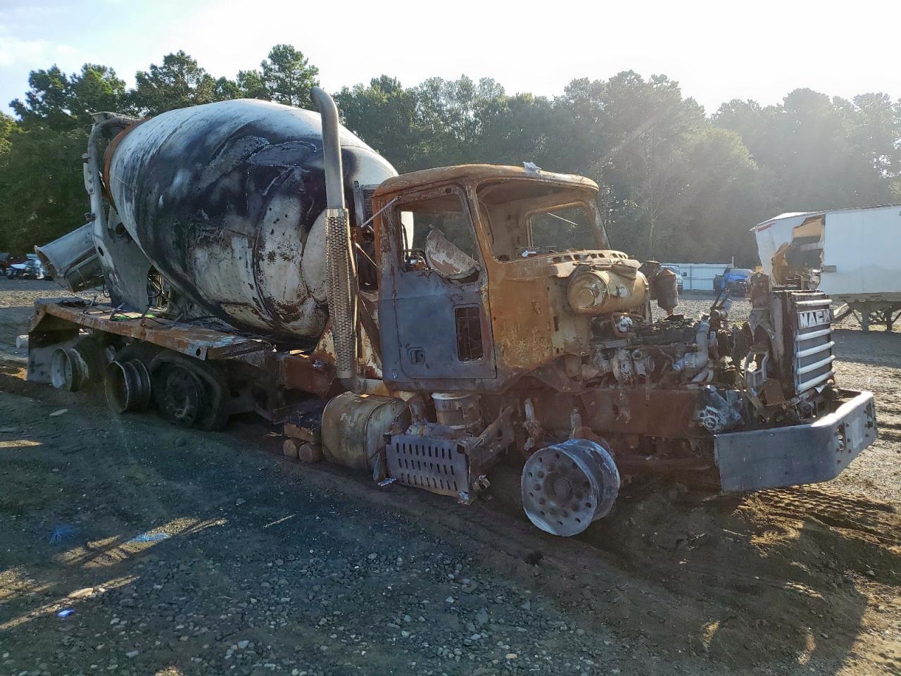 2016 Mack 800 gu800