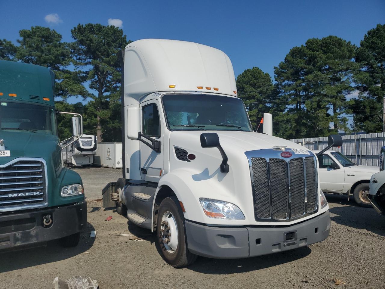 2015 Peterbilt tractor 579