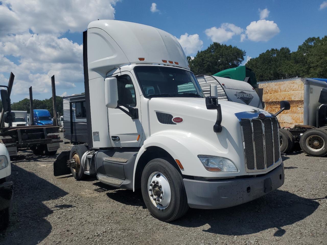 2017 Peterbilt tractor 579