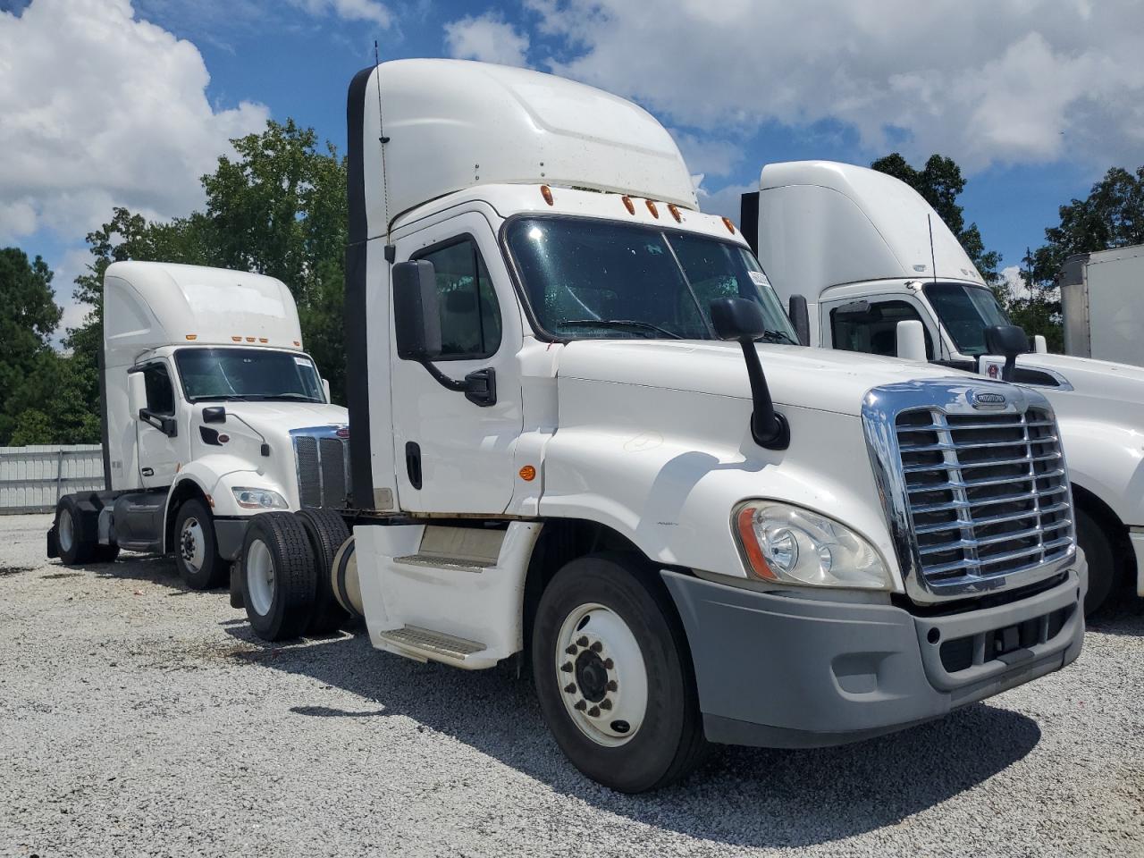 2014 Freightliner Cascadia 1