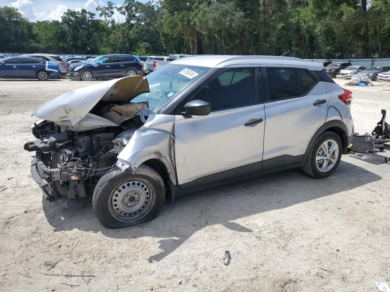 2019 Nissan Kicks s S