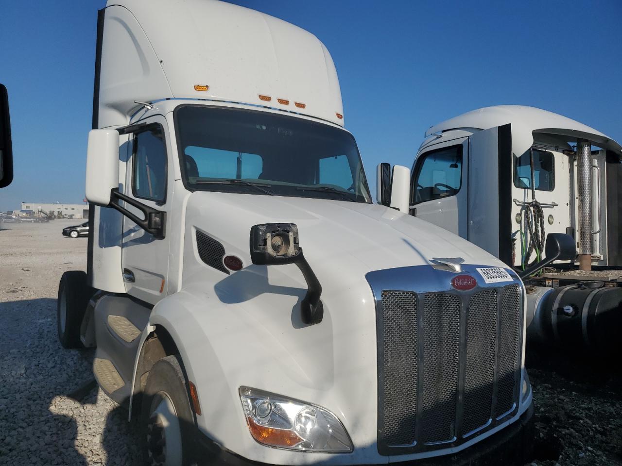 2017 Peterbilt tractor 579