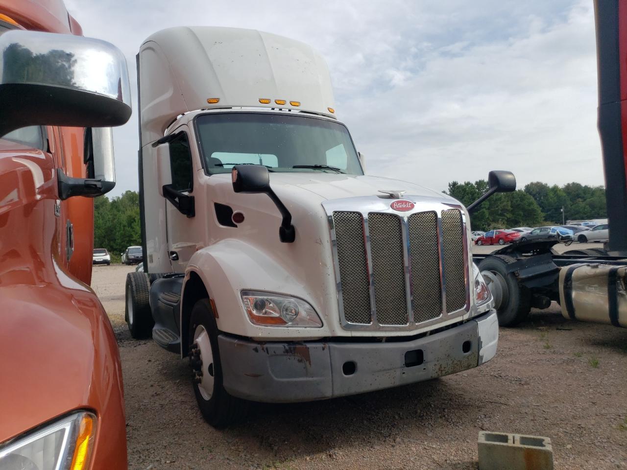 2015 Peterbilt tractor 579