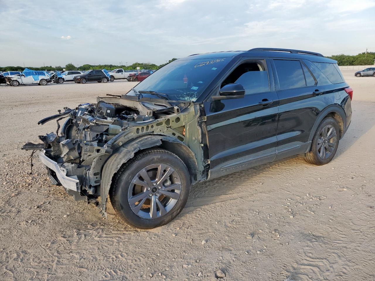 2022 Ford Explorer x XLT