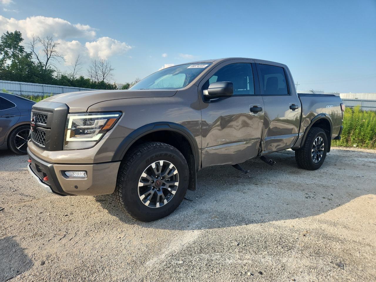 2023 Nissan Titan sv SV