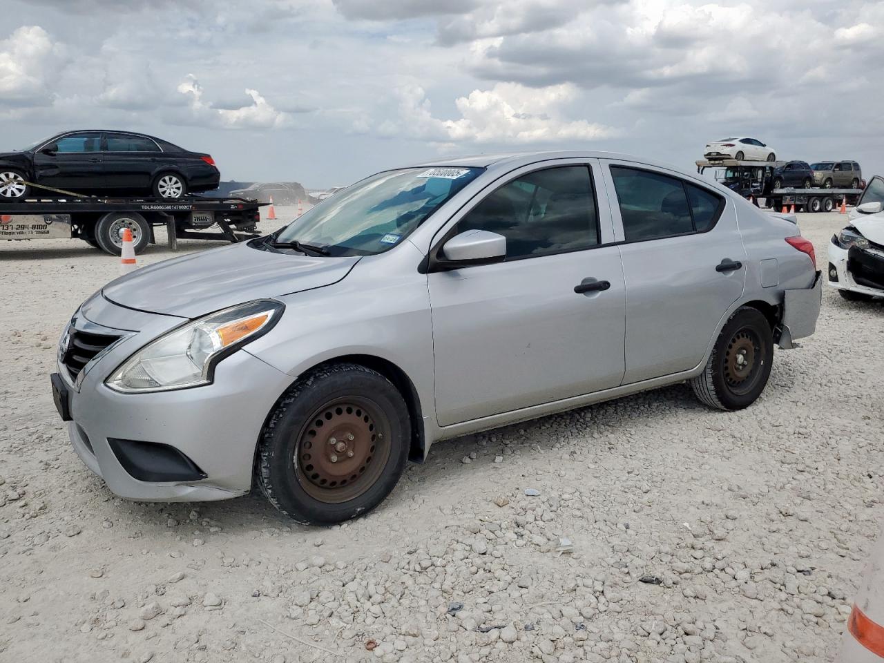 2016 Nissan Versa s S