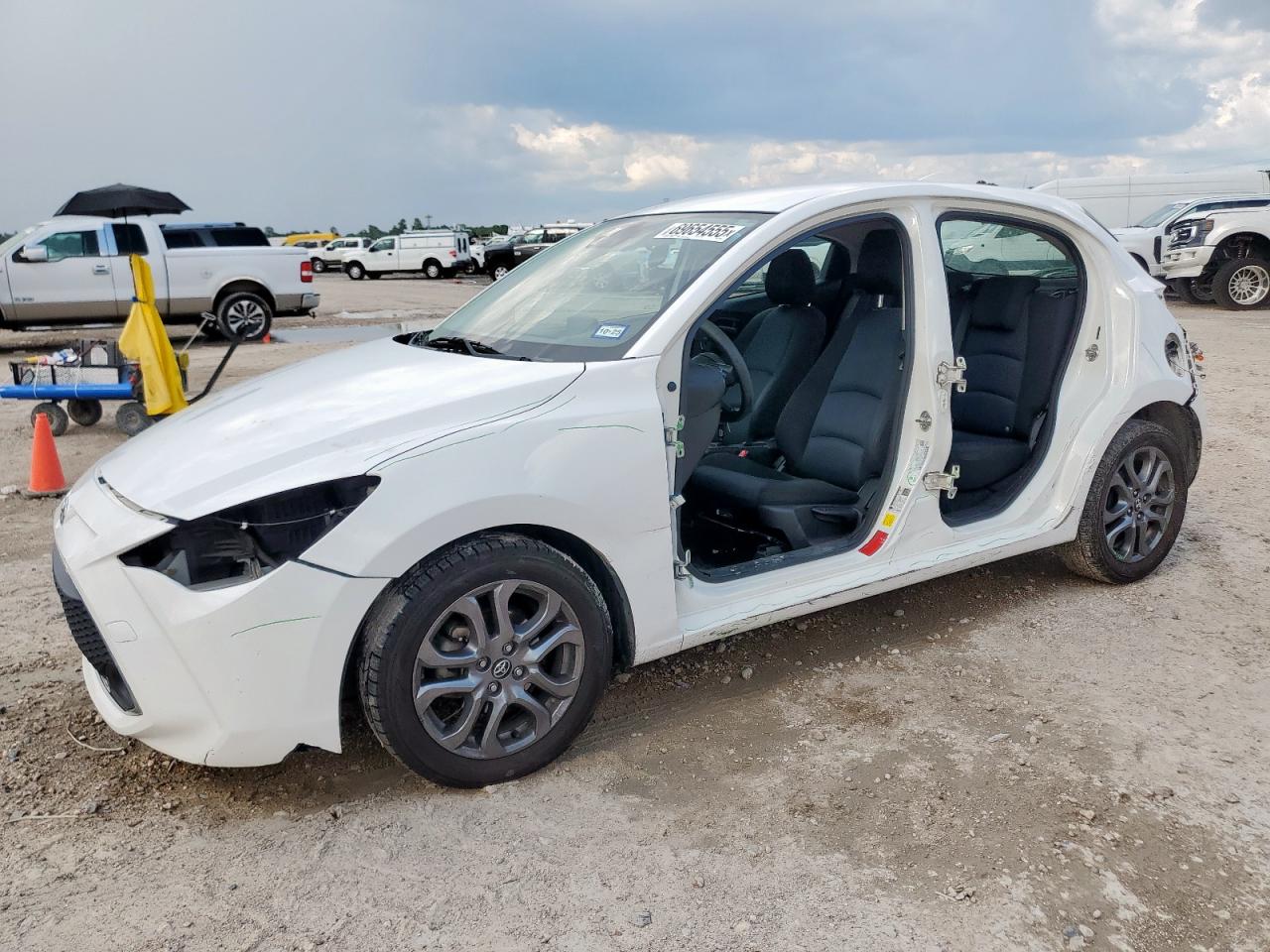 2020 Toyota Yaris le LE