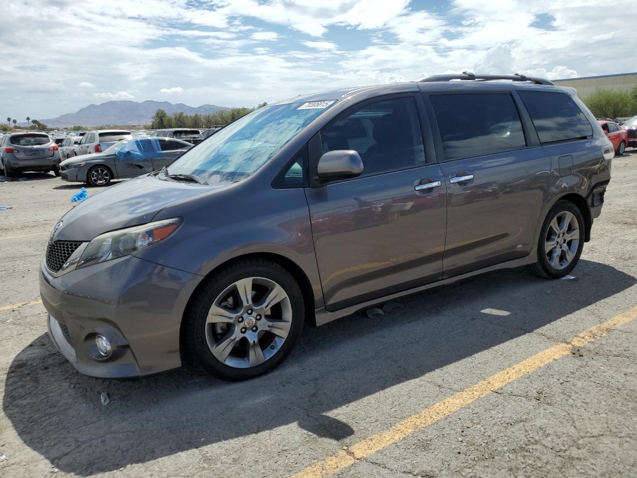 2013 Toyota Sienna spo SPORT