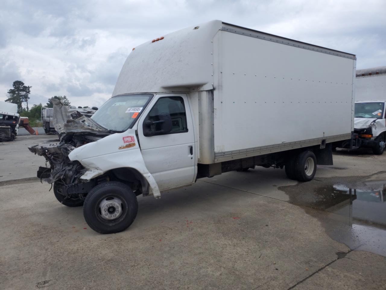 2013 Ford Econoline e450 super duty cutaway van E450 SUPER DUTY CUTAWAY VAN