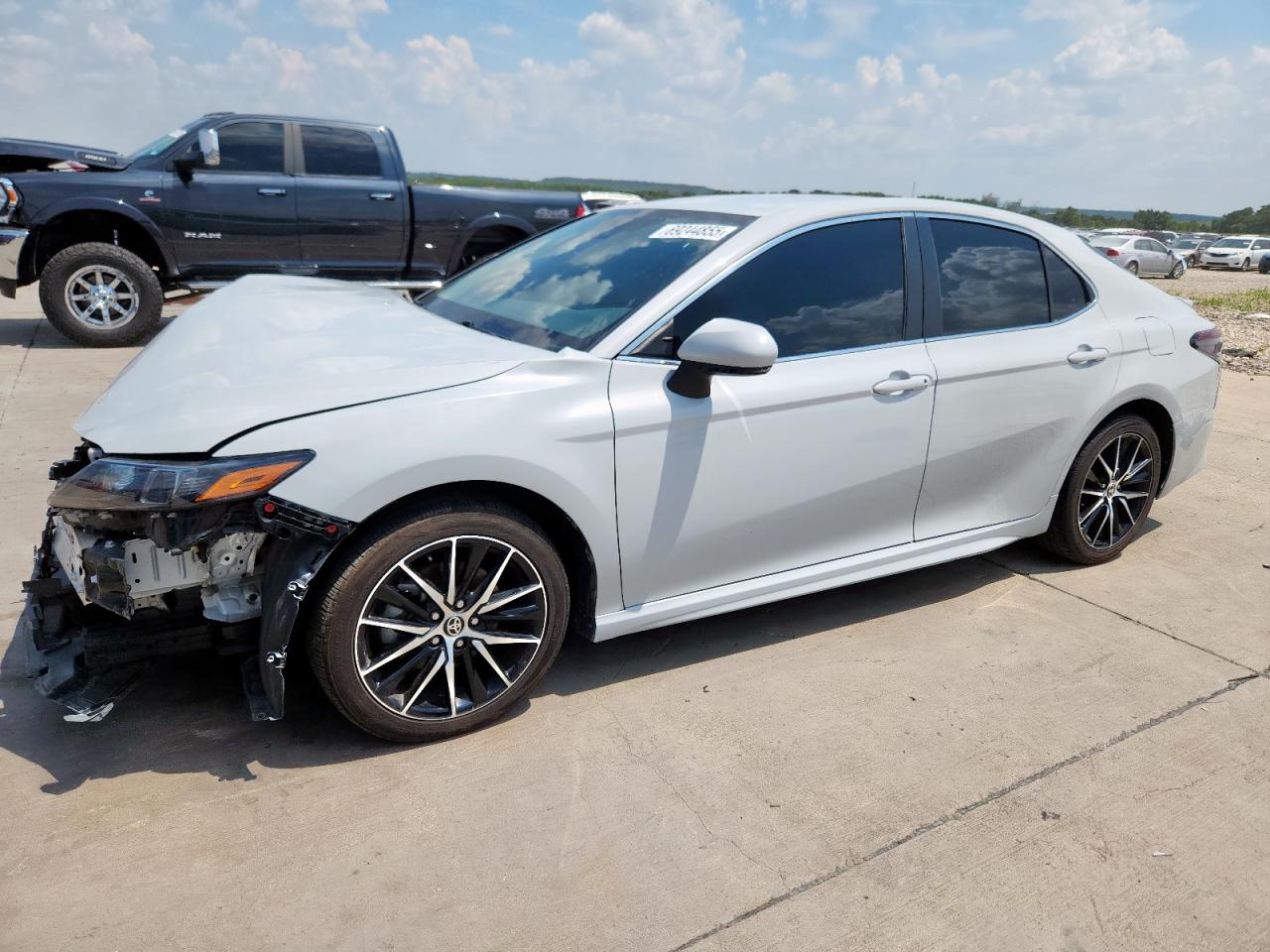 2022 Toyota Camry se SE