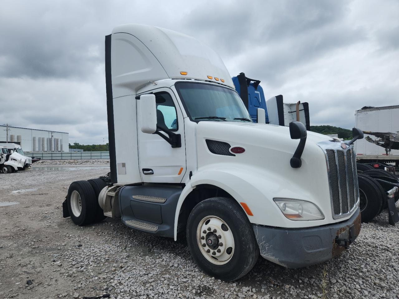2017 Peterbilt tractor 579