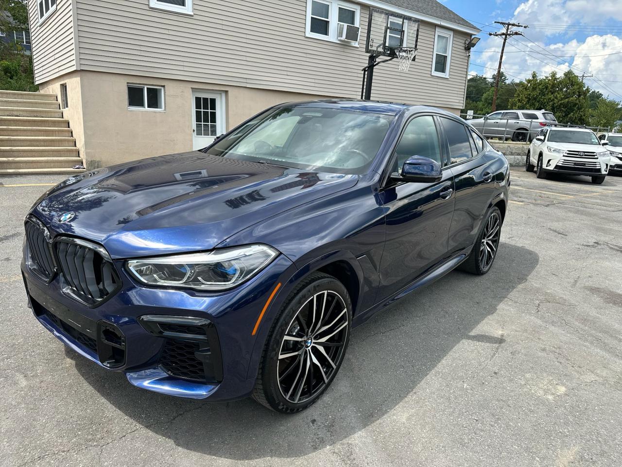 2022 BMW X6 M50i