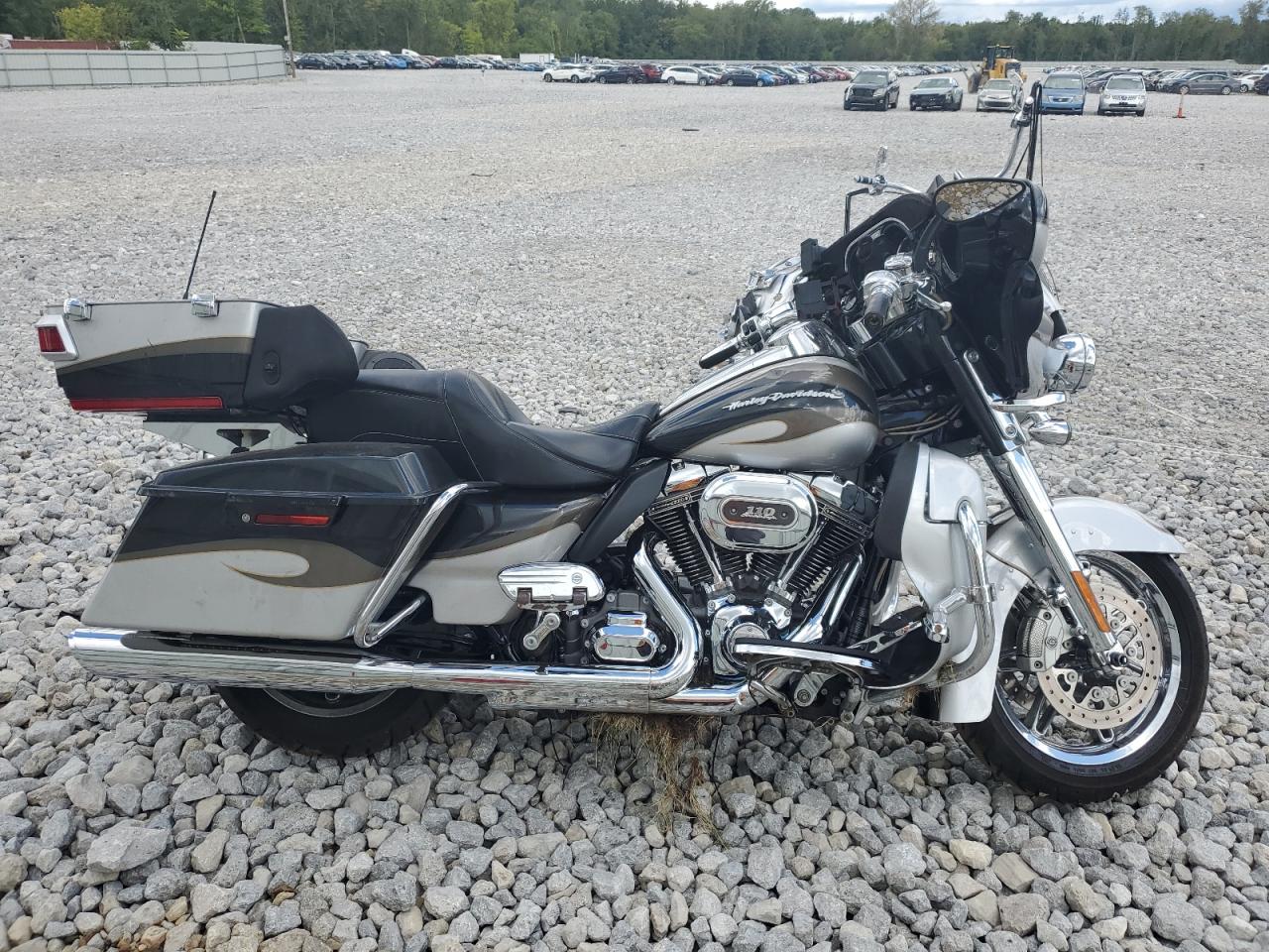 2013 Harley-davidson Flhtcuse cvo ultra classic electra glide
