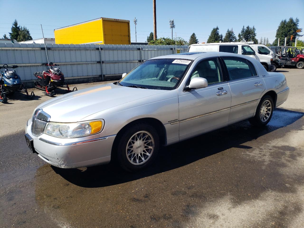 2002 Lincoln Town Car Signature