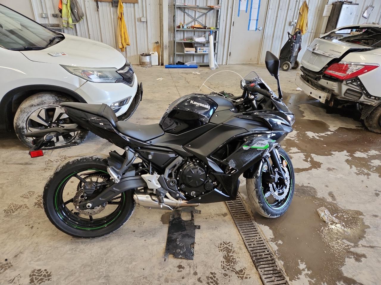 2025 Kawasaki Ex650 r R