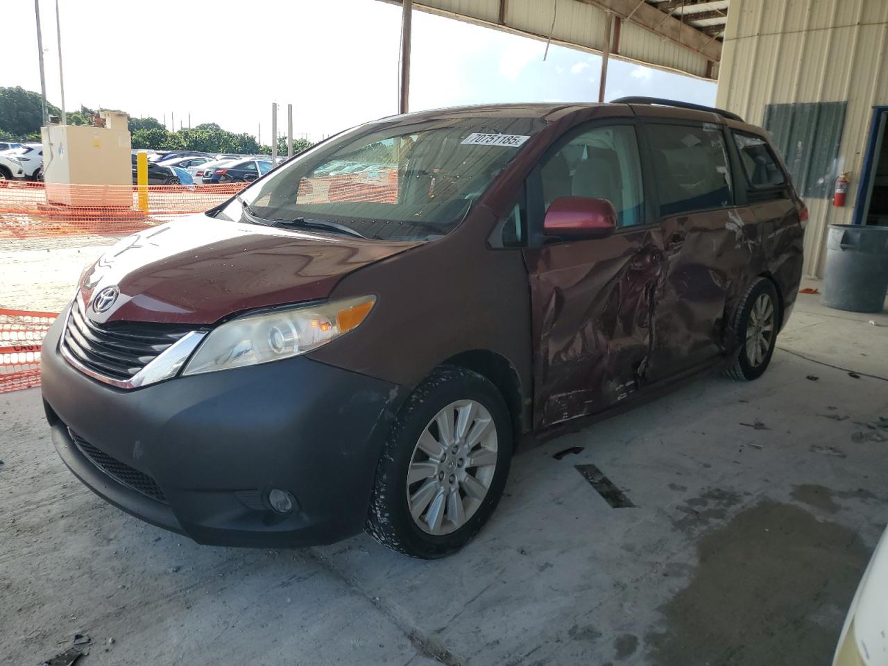 2013 Toyota Sienna le LE