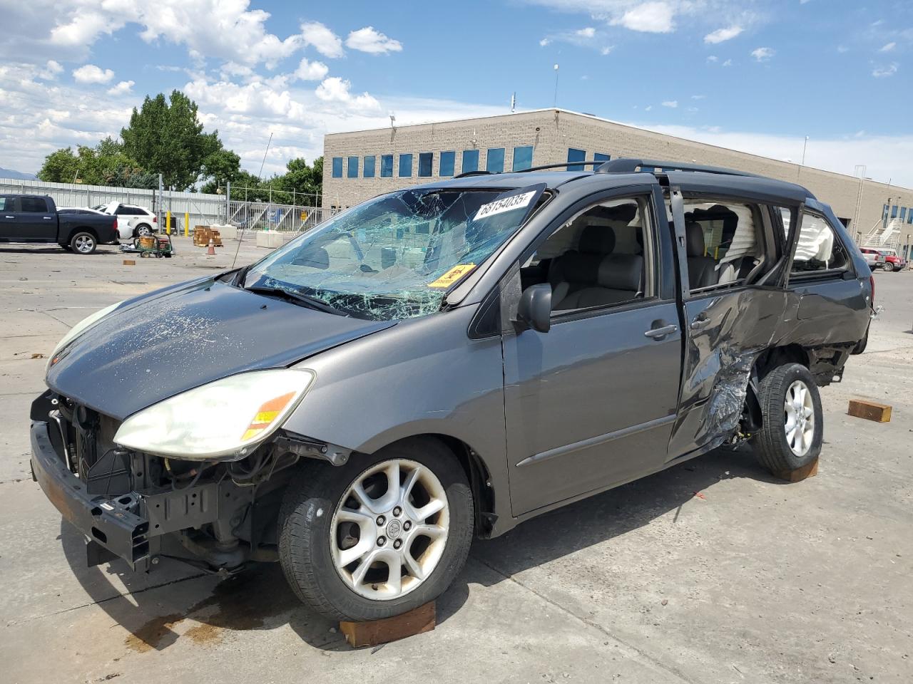 2004 Toyota Sienna le