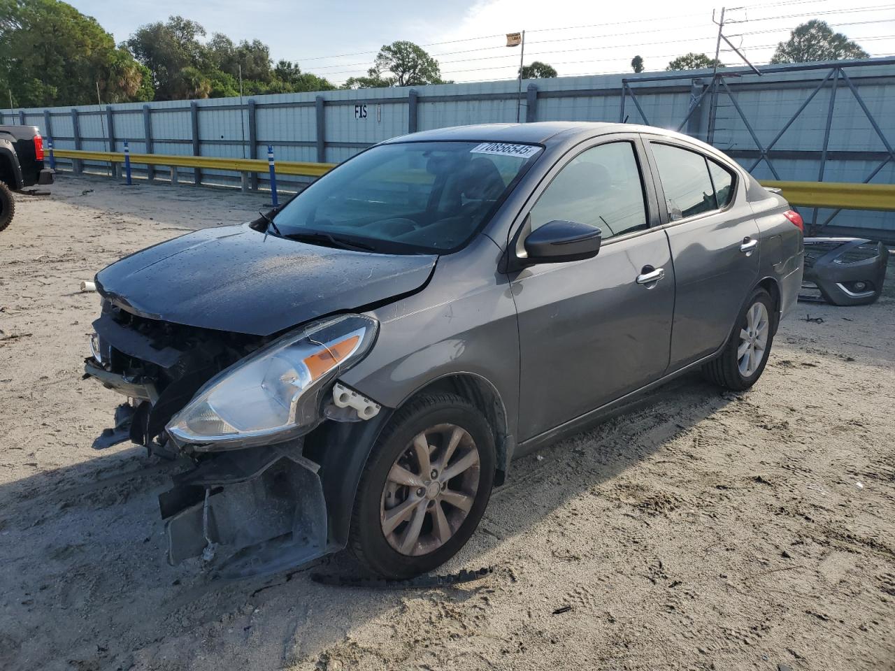2016 Nissan Versa s S