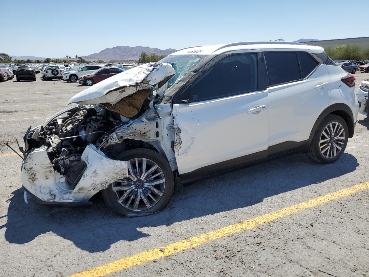 2024 Nissan Kicks sv SV
