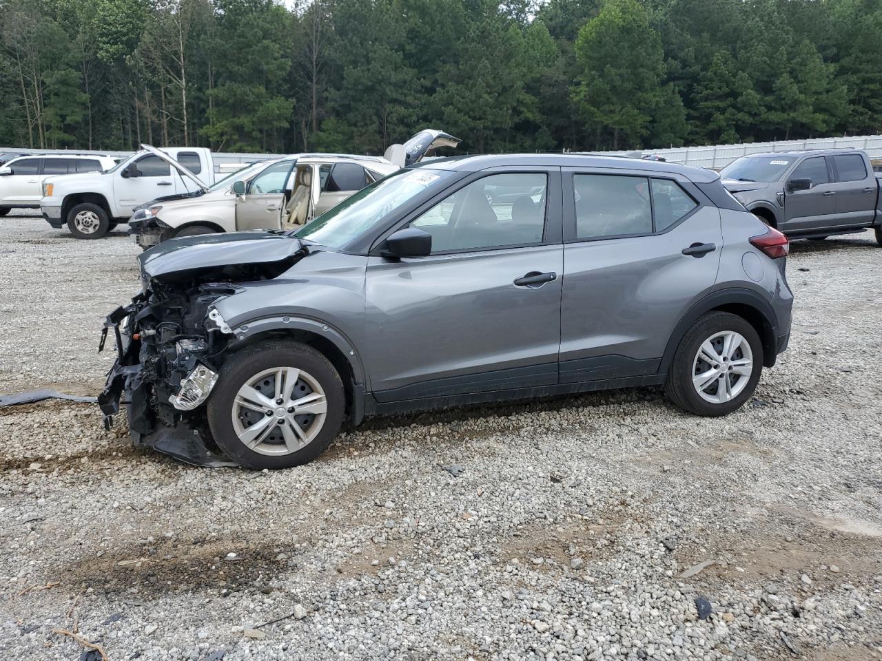 2023 Nissan Kicks s S