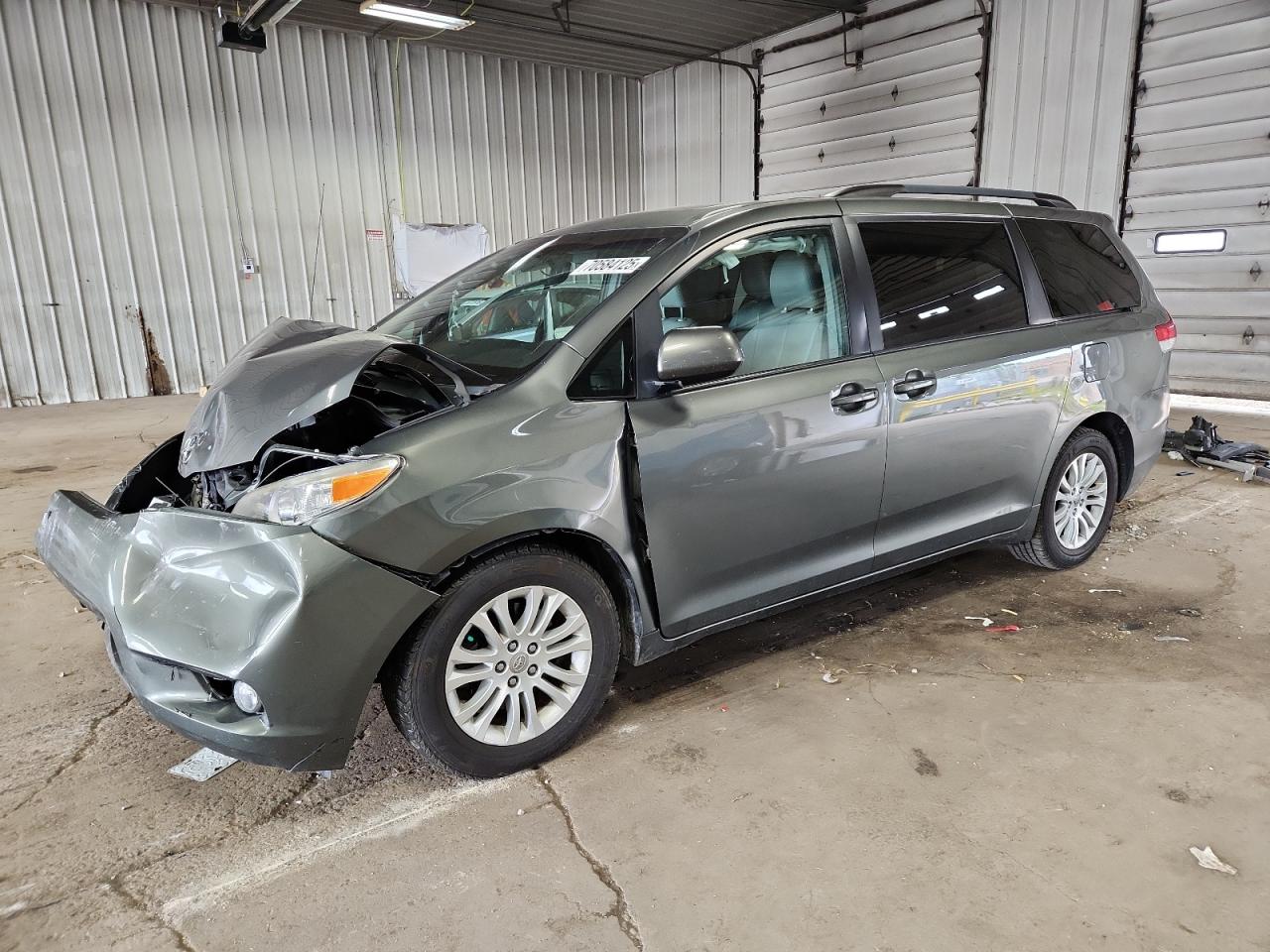 Toyota Sienna xle