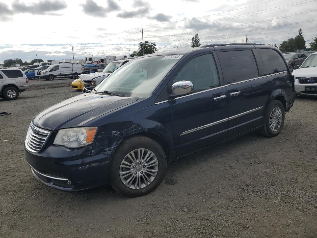 2013 Chrysler Town & country touring l TOURING L