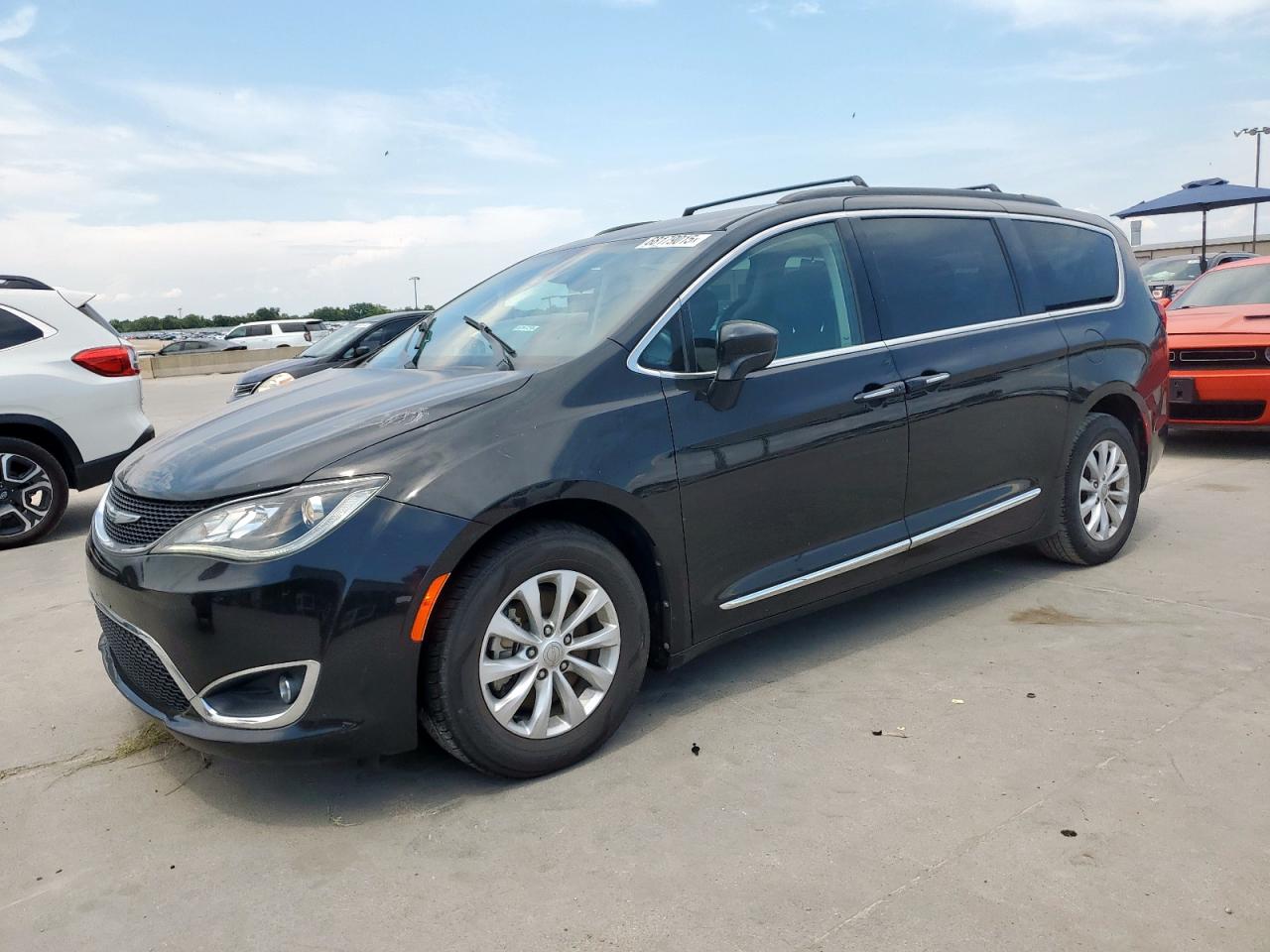 2017 Chrysler Pacifica t