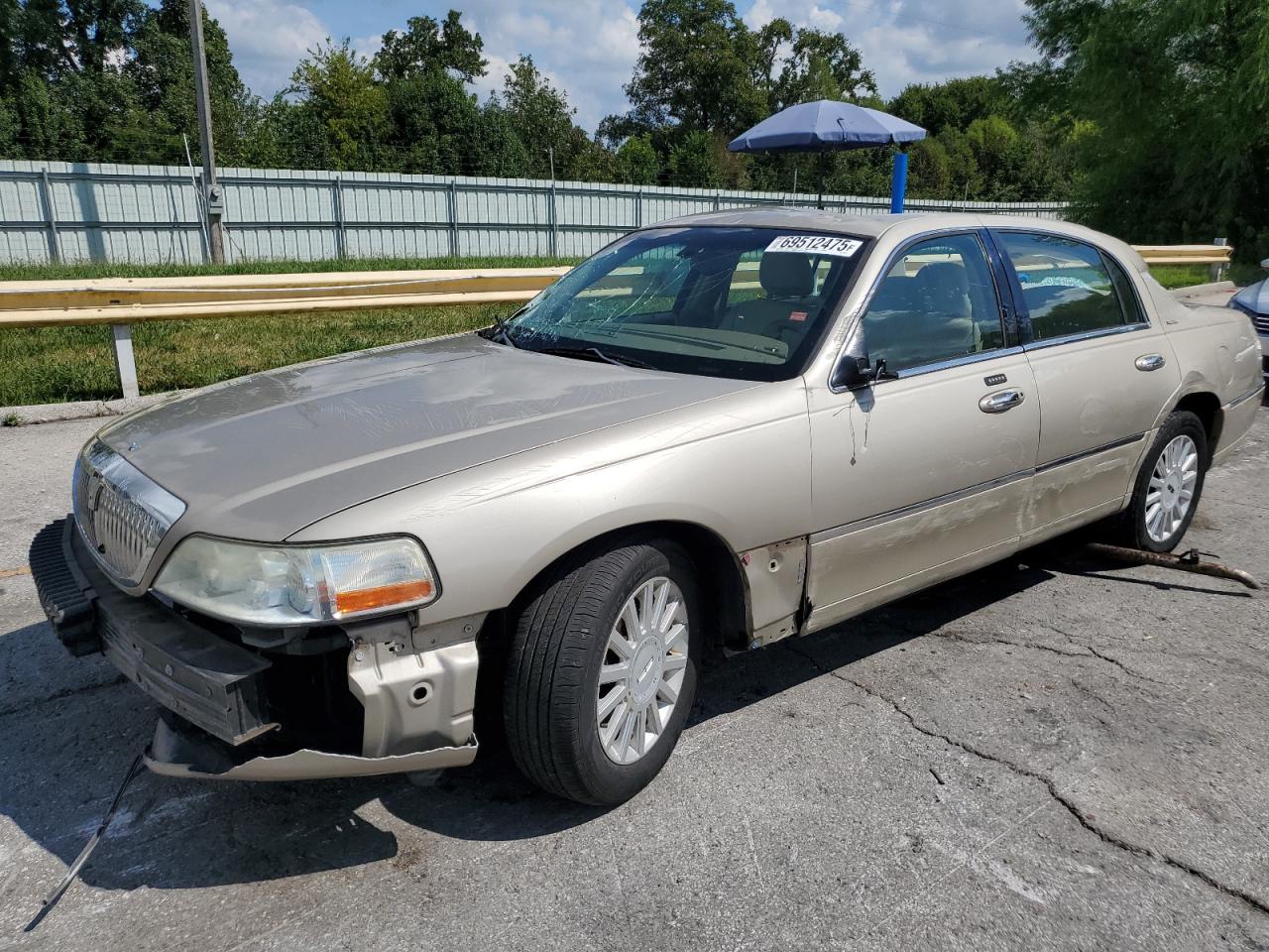 2005 Lincoln Town car s SIGNATURE
