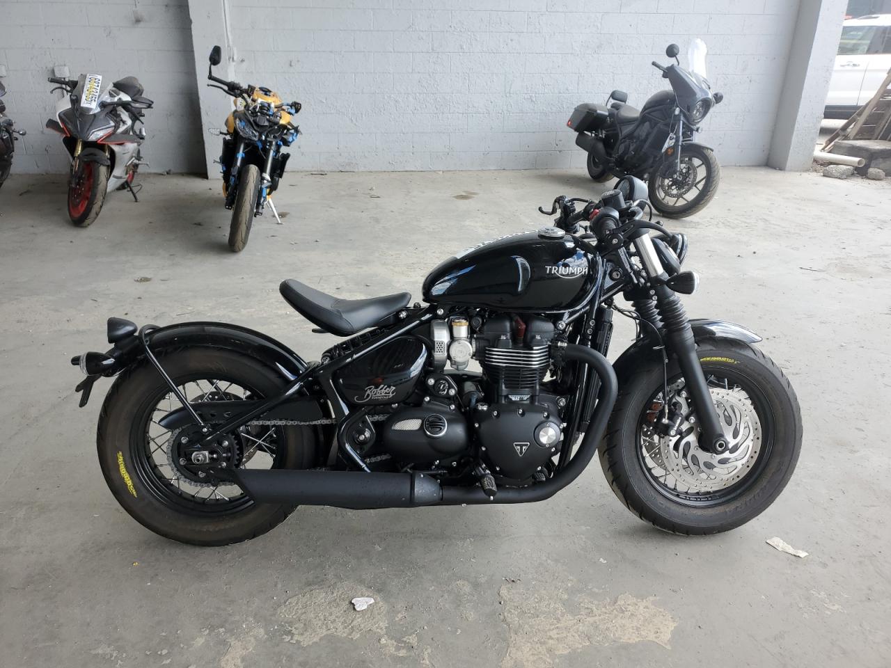 2020 Triumph motorcycle Bonneville BOBBER BLACK