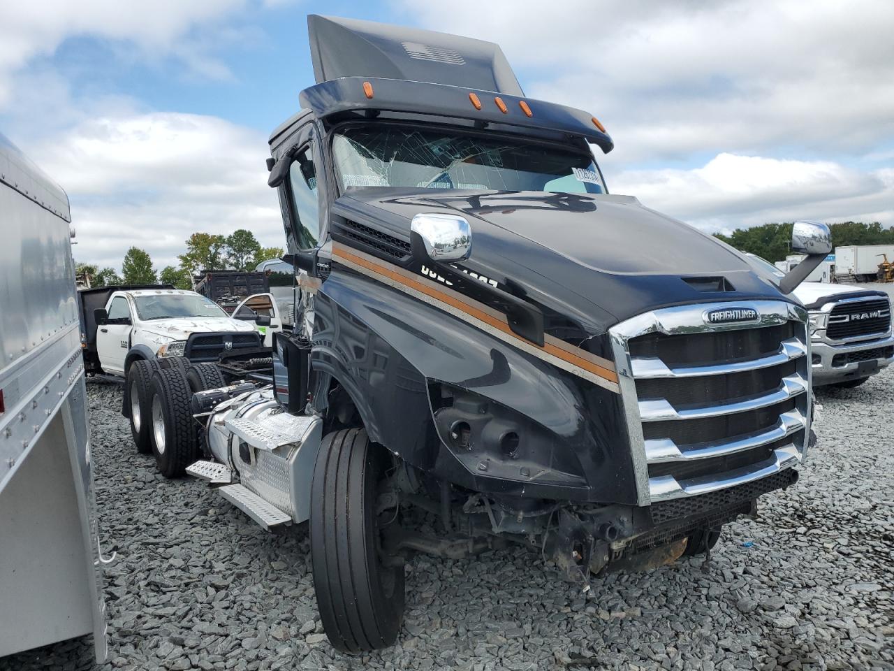 2020 Freigliner Cascadia 126