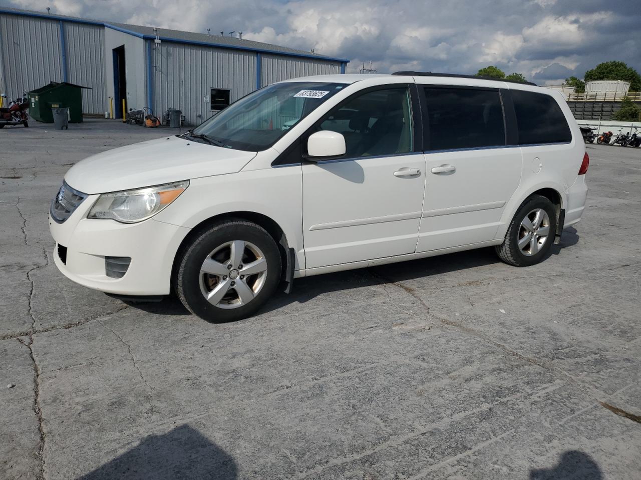 2011 Volkswagen Routan Se