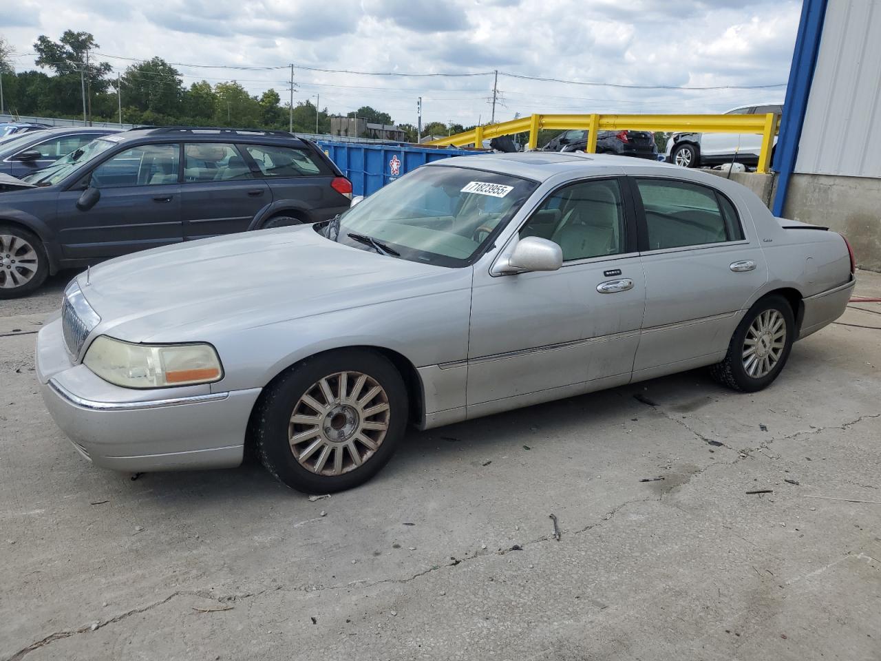 2004 Lincoln Town Car