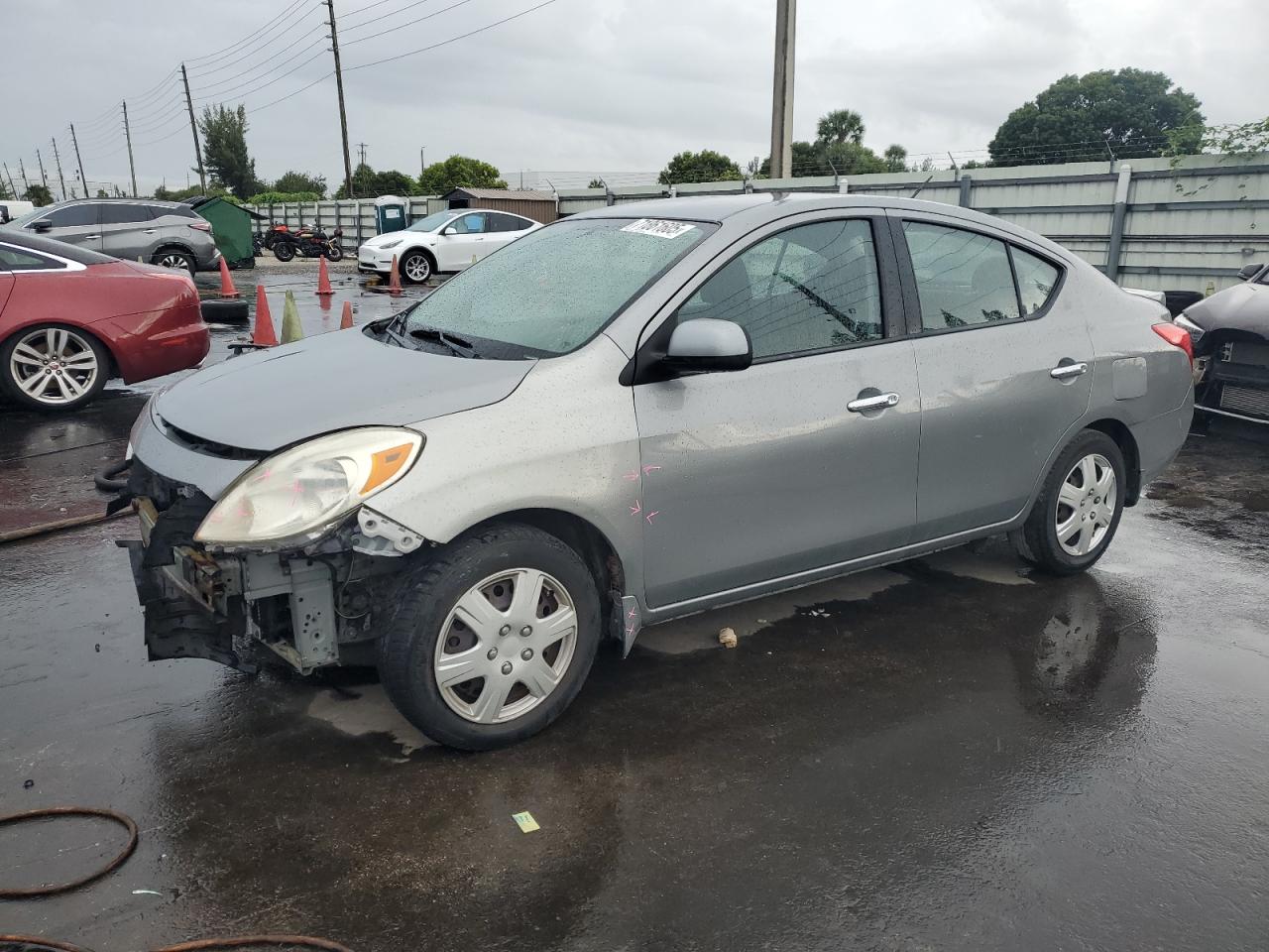 2014 Nissan Versa s S