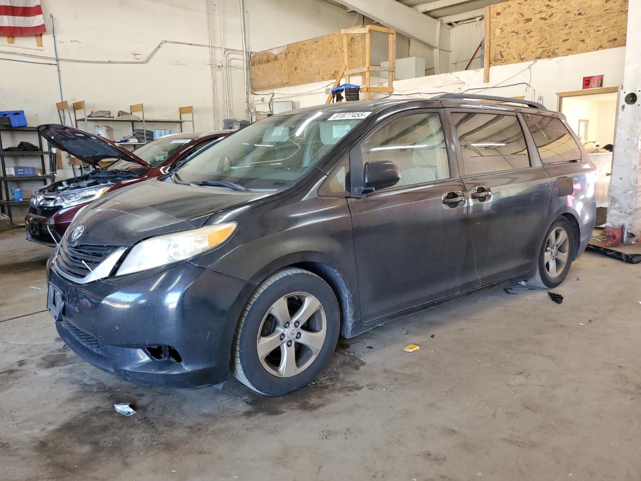 Toyota Sienna le
