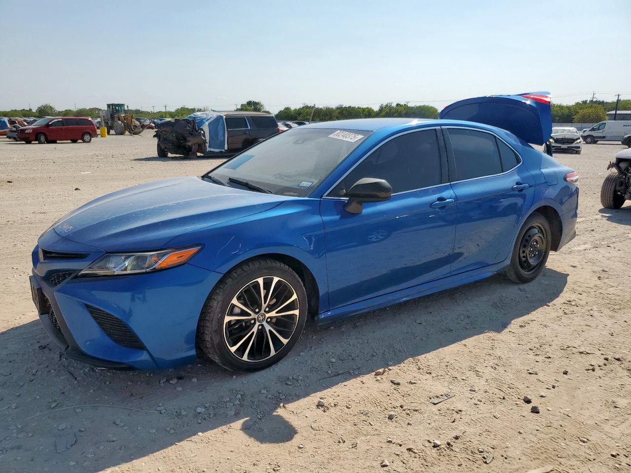 2020 Toyota Camry se SE