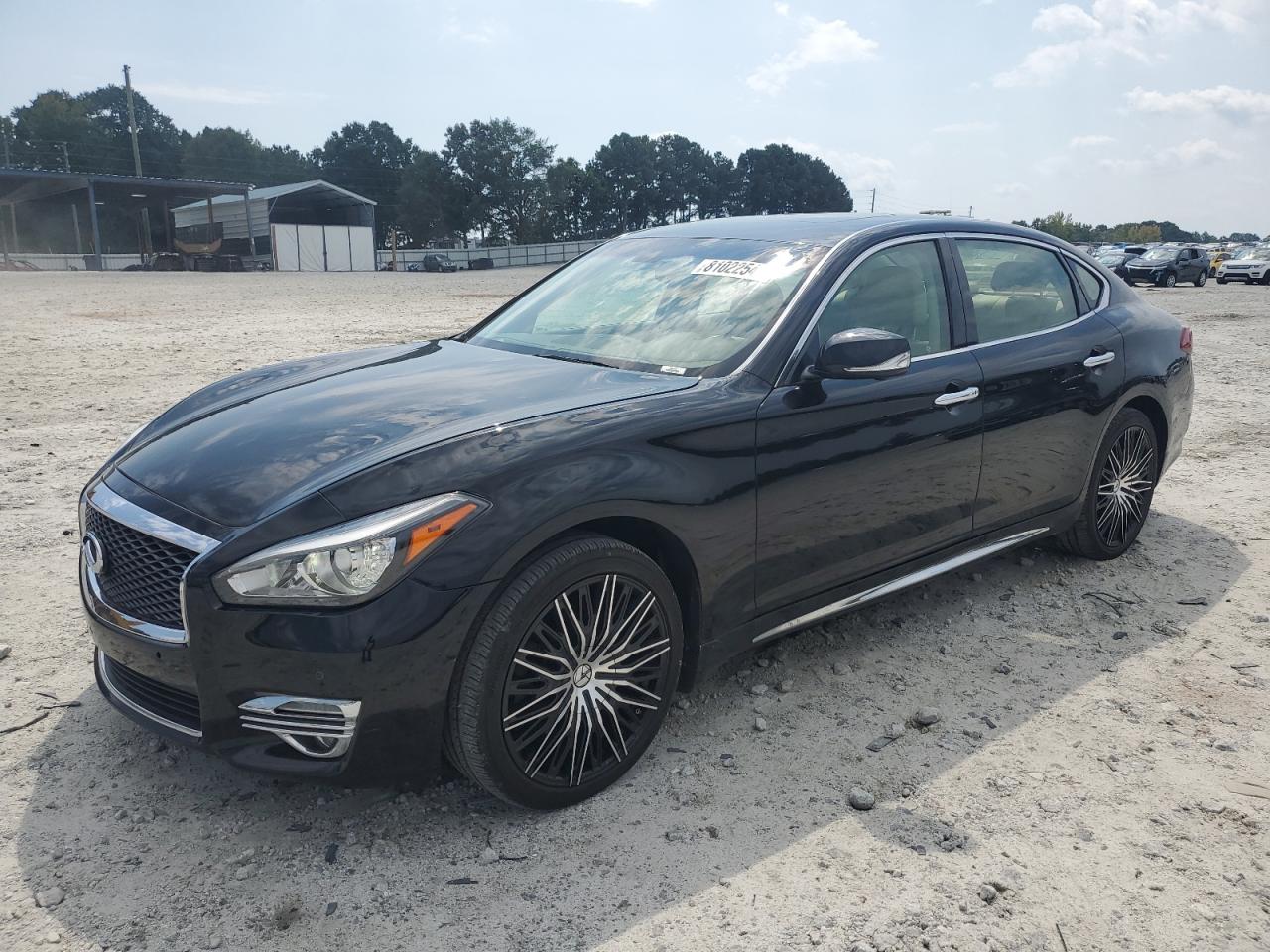Infiniti Q70