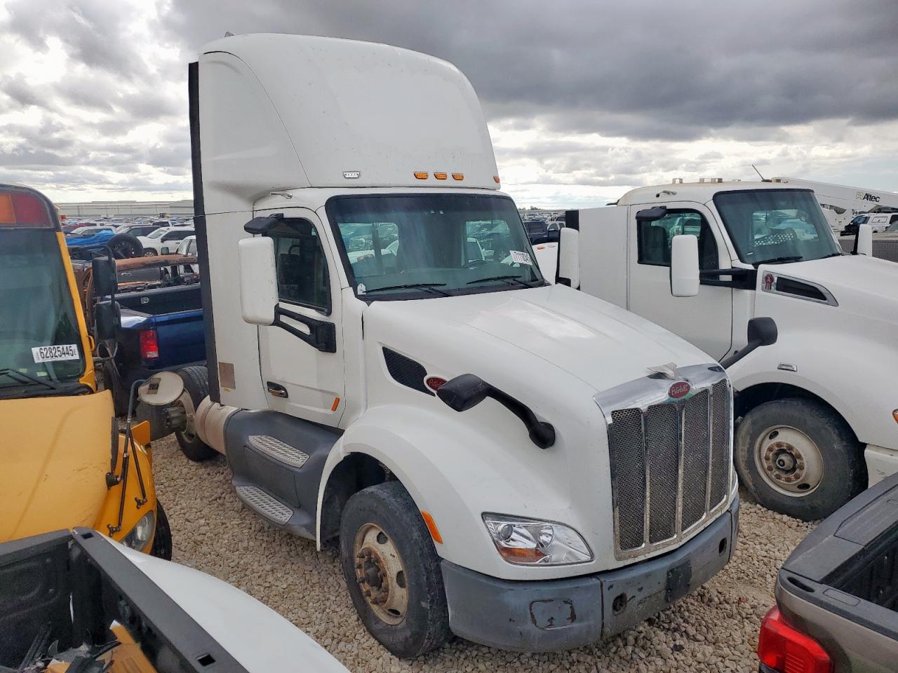 2016 Peterbilt tractor 579