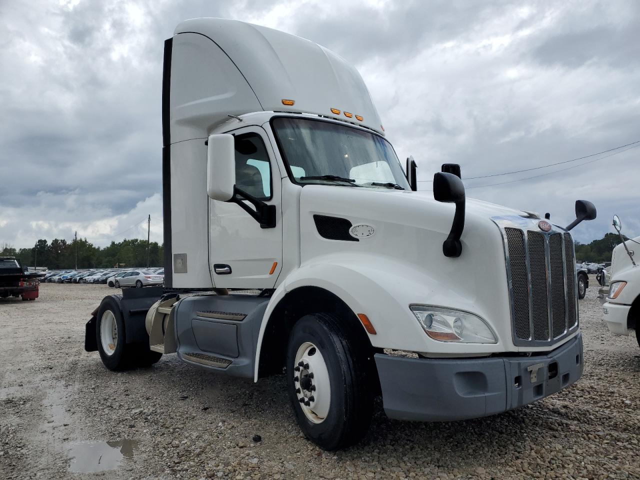 2018 Peterbilt tractor 579